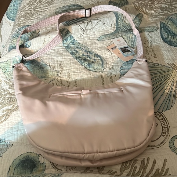 lug Hippy New W/ tags Powder Pink Nylon Crossbody Hip bag RFID Pocket - Picture 3 of 8